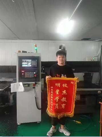 走進已就業學員工作場所，當初青澀少年已成得力干將